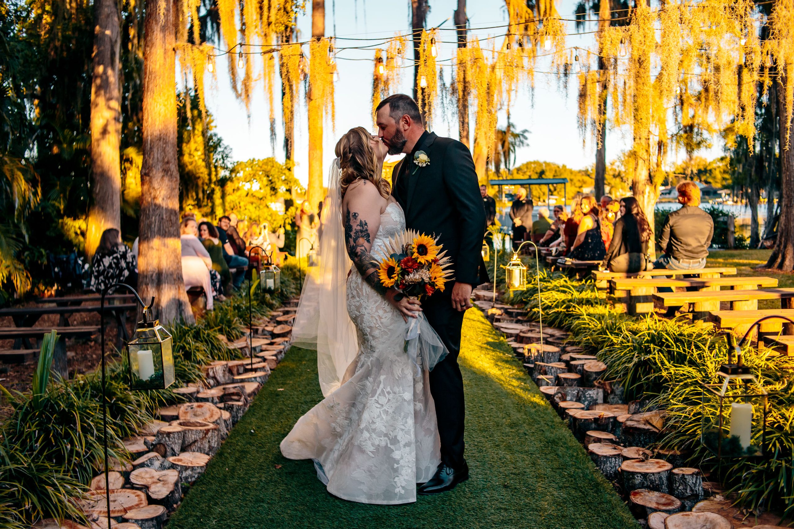 Sneak Peek – Lindsay & Kuri at Knotted Roots on the Lake
